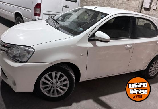Autos - Toyota Etios XLS 2014 Nafta 100000Km - En Venta