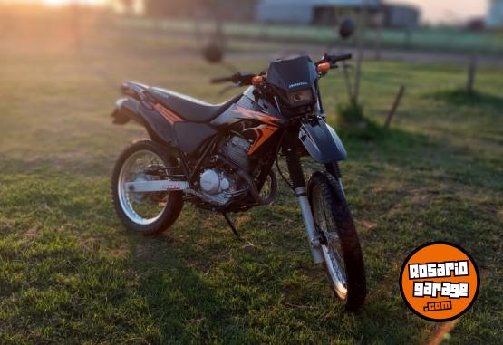 Motos - Honda Tornado 2015 Nafta 50000Km - En Venta