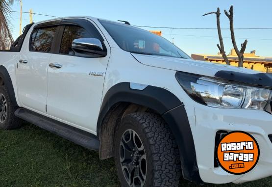 Camionetas - Toyota Hilux srv 2019 Diesel 92500Km - En Venta