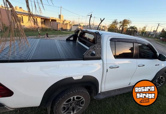 Camionetas - Toyota Hilux srv 2019 Diesel 92500Km - En Venta