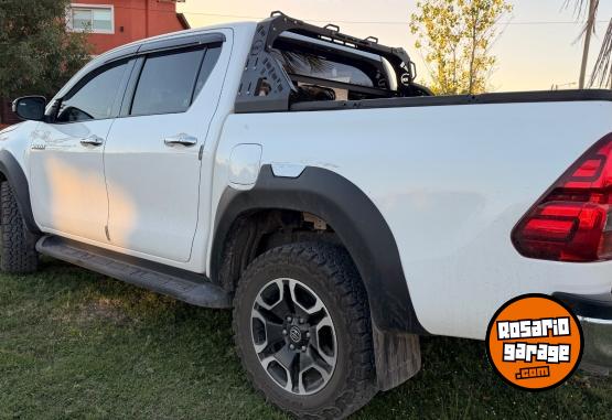 Camionetas - Toyota Hilux srv 2019 Diesel 92500Km - En Venta