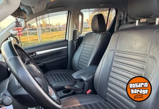 Camionetas - Toyota Hilux srv 2019 Diesel 92500Km - En Venta