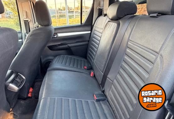 Camionetas - Toyota Hilux srv 2019 Diesel 92500Km - En Venta