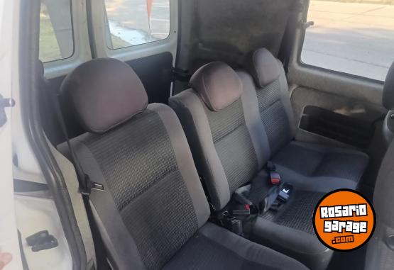 Utilitarios - Peugeot BERLINGO FURGON 2016 Diesel 111111Km - En Venta