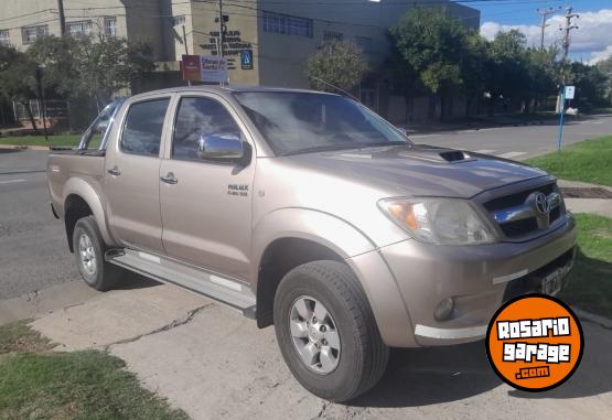 Camionetas - Toyota Hilux SRV 2006 Diesel 335000Km - En Venta