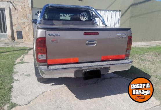 Camionetas - Toyota Hilux SRV 2006 Diesel 335000Km - En Venta