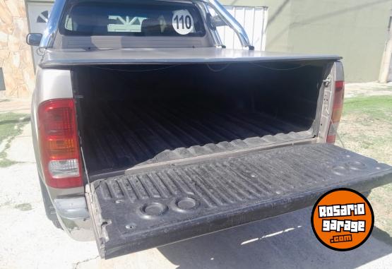 Camionetas - Toyota Hilux SRV 2006 Diesel 335000Km - En Venta