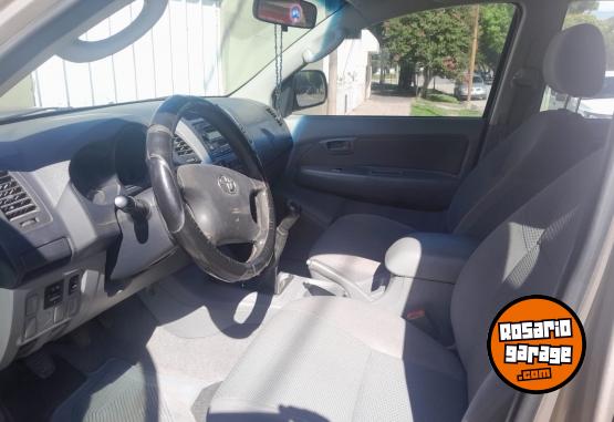 Camionetas - Toyota Hilux SRV 2006 Diesel 335000Km - En Venta
