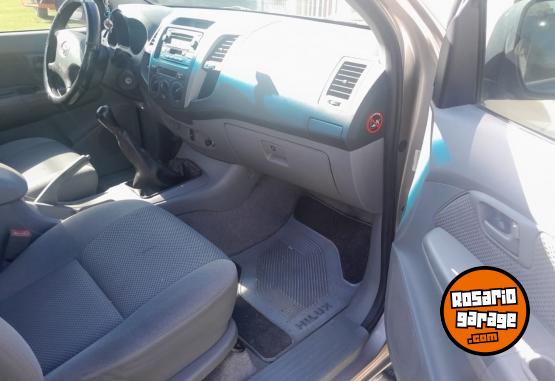 Camionetas - Toyota Hilux SRV 2006 Diesel 335000Km - En Venta