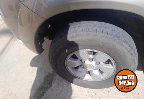 Camionetas - Toyota Hilux SRV 2006 Diesel 335000Km - En Venta