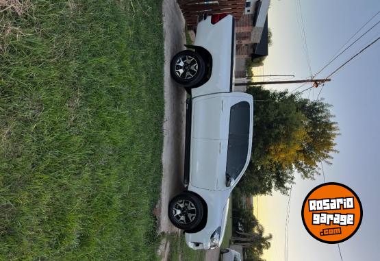 Camionetas - Toyota Hilux 2019 Diesel 105000Km - En Venta