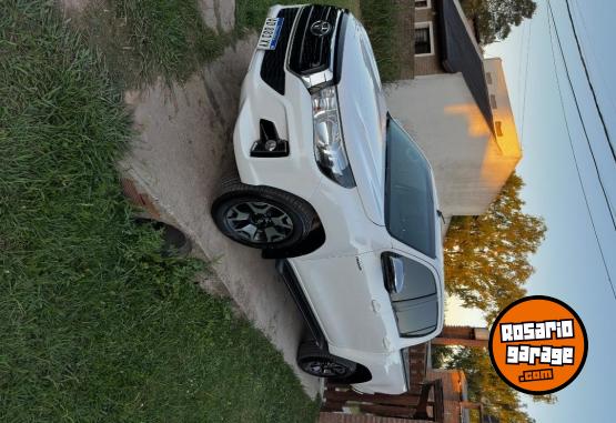 Camionetas - Toyota Hilux 2019 Diesel 105000Km - En Venta