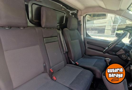 Utilitarios - Peugeot Expert 2019 Diesel 109300Km - En Venta