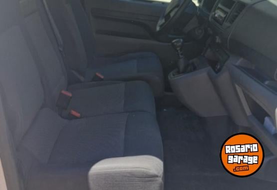 Utilitarios - Peugeot Expert 2019 Diesel 109300Km - En Venta