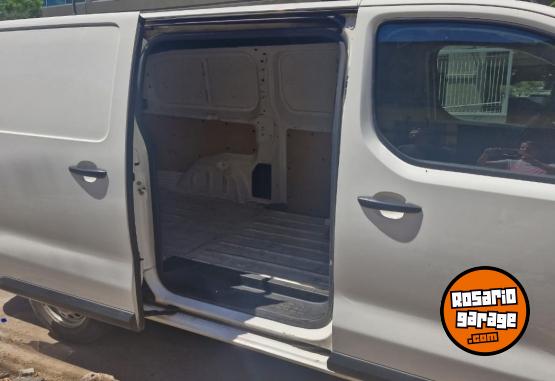 Utilitarios - Peugeot Expert 2019 Diesel 109300Km - En Venta