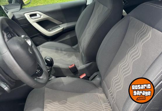 Autos - Peugeot 2008 - ALLURE 2018 Nafta 118500Km - En Venta