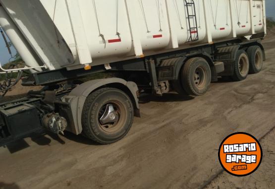 Camiones y Gr�as - Semirremolque batea - En Venta