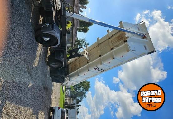 Camiones y Gr�as - Semirremolque batea - En Venta