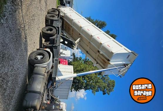 Camiones y Gr�as - Semirremolque batea - En Venta