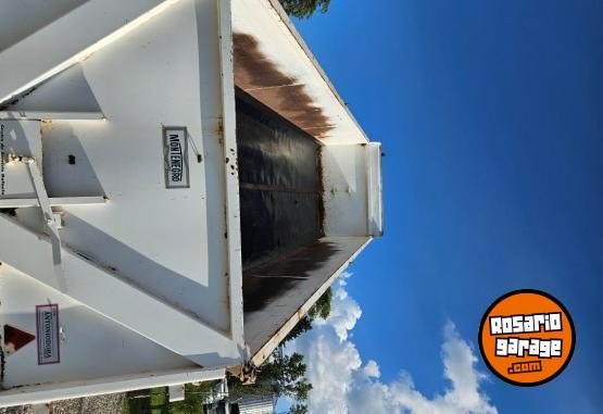 Camiones y Gr�as - Semirremolque batea - En Venta