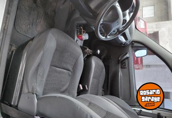 Utilitarios - Peugeot Partner 2012 Diesel 332000Km - En Venta