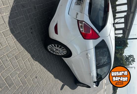 Autos - Ford Fiesta kinetic 2015 Nafta 128000Km - En Venta