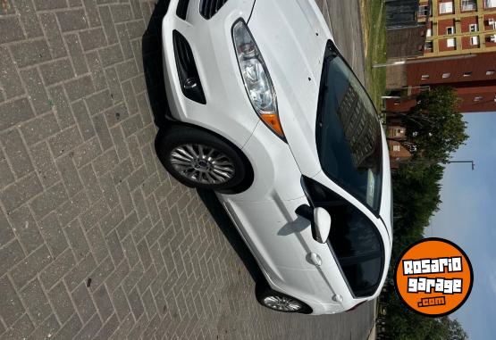 Autos - Ford Fiesta kinetic 2015 Nafta 128000Km - En Venta