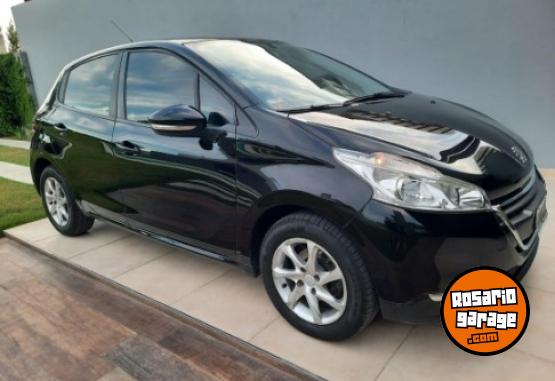 Autos - Peugeot 208 2014 Nafta 124000Km - En Venta
