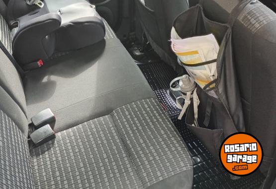 Autos - Renault Sandero Privilege Nav 1.6 2013 Nafta 140000Km - En Venta