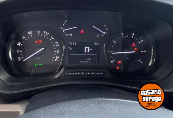 Utilitarios - Peugeot Expert 2018 Diesel 90000Km - En Venta