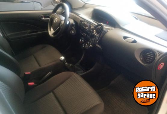 Autos - Toyota Etios 2023 Nafta 88000Km - En Venta