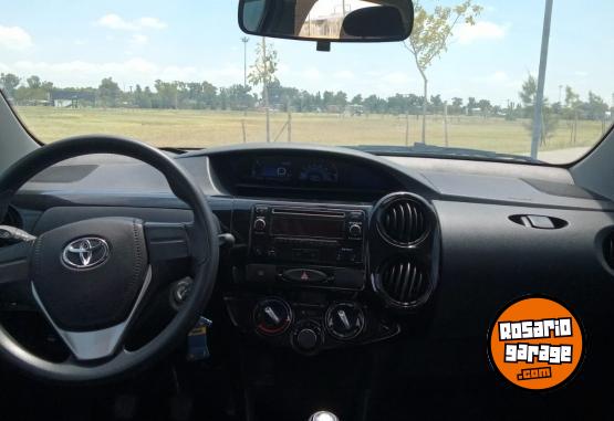 Autos - Toyota ETIOS X 2023 GNC 55000Km - En Venta