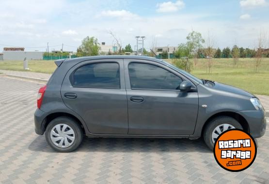 Autos - Toyota ETIOS X 2023 GNC 55000Km - En Venta