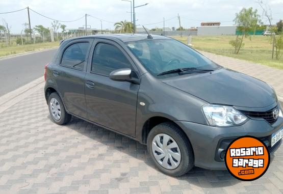 Autos - Toyota ETIOS X 2023 GNC 55000Km - En Venta