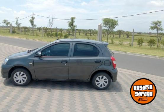 Autos - Toyota ETIOS X 2023 GNC 55000Km - En Venta