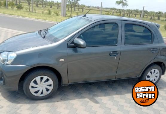 Autos - Toyota ETIOS X 2023 GNC 55000Km - En Venta