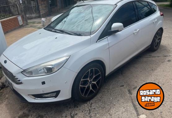 Autos - Ford FOCUS 3 TITANIUM 2015 Nafta 168000Km - En Venta