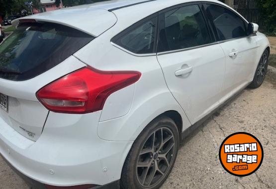 Autos - Ford FOCUS 3 TITANIUM 2015 Nafta 168000Km - En Venta