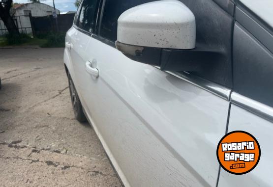 Autos - Ford FOCUS 3 TITANIUM 2015 Nafta 168000Km - En Venta