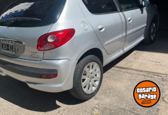 Autos - Peugeot 207 2011 Nafta 260000Km - En Venta
