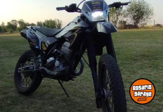 Motos - Honda TORNADO XR 250 2014 Nafta 22000Km - En Venta