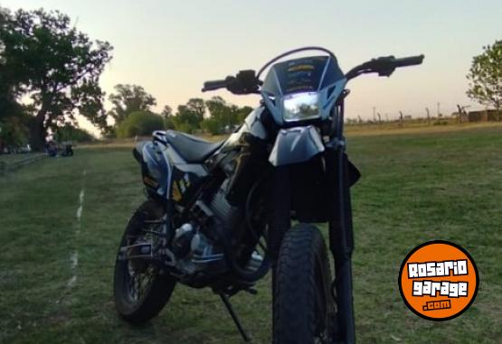 Motos - Honda TORNADO XR 250 2014 Nafta 22000Km - En Venta