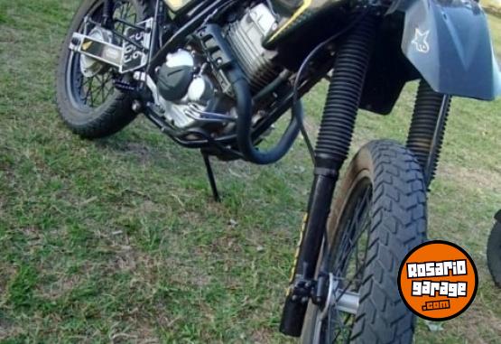 Motos - Honda TORNADO XR 250 2014 Nafta 22000Km - En Venta