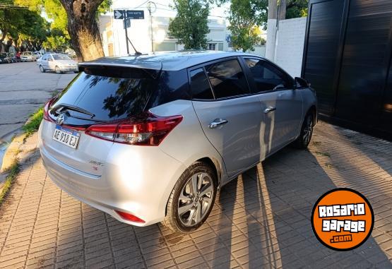 Autos - Toyota Yaris Corolla Cruze focus 2021 Nafta 62800Km - En Venta