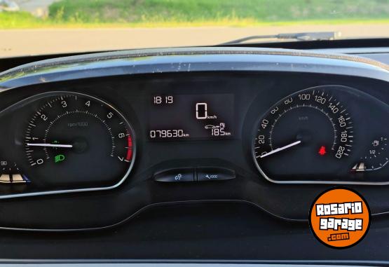 Autos - Peugeot 208 2015 Nafta 79630Km - En Venta