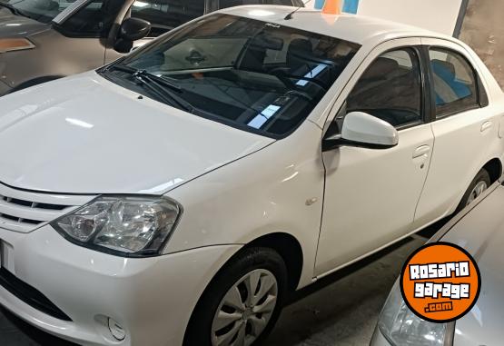 Autos - Toyota etios 2015 Nafta 180000Km - En Venta