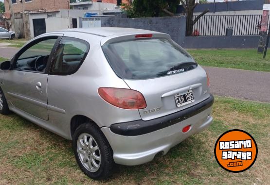 Autos - Peugeot 206 2004 Nafta 111111Km - En Venta