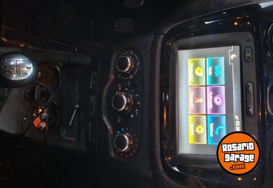 Utilitarios - Renault Kangoo emotic�n 5 asiento 2021 GNC 105000Km - En Venta