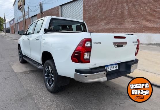 Camionetas - Toyota Hilux srx 2021 Diesel 160000Km - En Venta