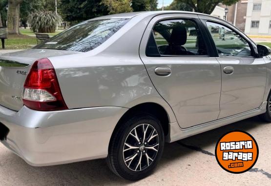 Autos - Toyota Etios 2019 Nafta 80000Km - En Venta